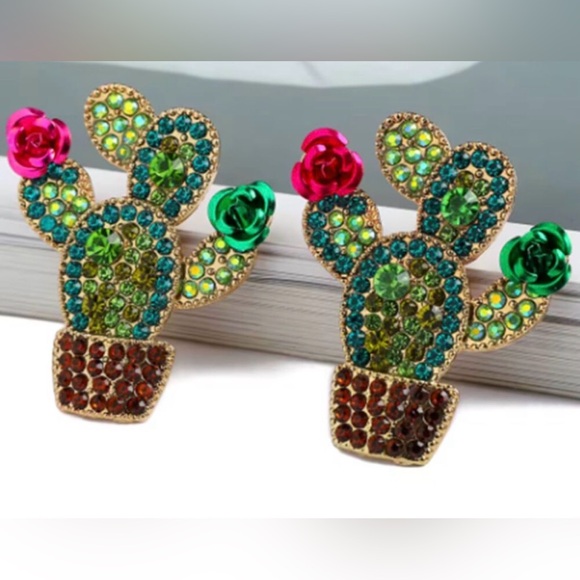 STUNNING Green Rhinestone
Cactus Earrings with 3D Flowers - Picture 2 of 6